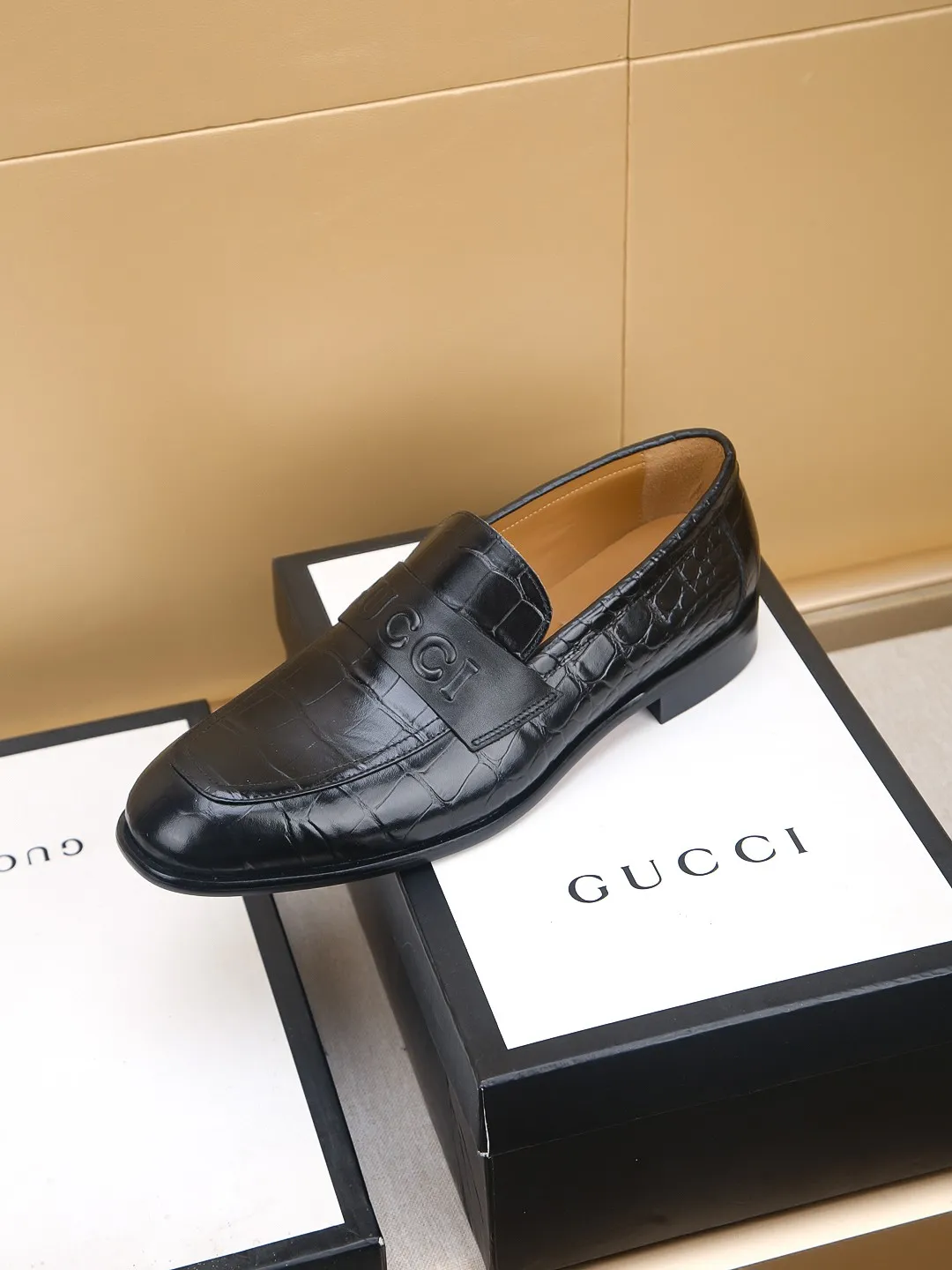 Men's men's shoes 💰460 🆘【GUCCI】Gucci ·🐂里· Hot-selling beanie shoes, top brand luxury, top quality, latest fashion beanie shoes.. The upper is made of original high mercerized smooth cow suede. (Full top layer water-dyed 🐂 leather and lining). The original stylish and stylish soft rubber wear-resistant and non-slip outsole is light and comfortable on the foot, available in 2 colors! Matching code: 39-44 (customized at 38.39.46.47)